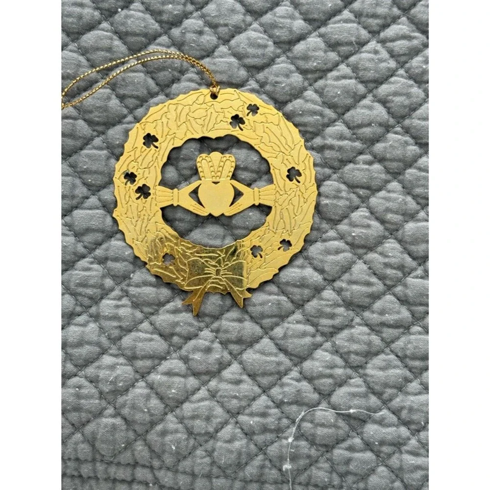 Irish Claddagh Wreath Christmas Ornament Gold Tone Shamrock 3” (RLA Marking)